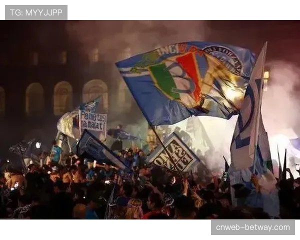 意甲冠军争夺白热化 米兰双雄与那不勒斯三足鼎立